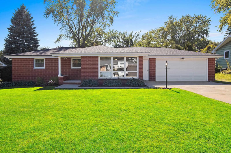 925 La Croix Ave, Green Bay, WI 54304