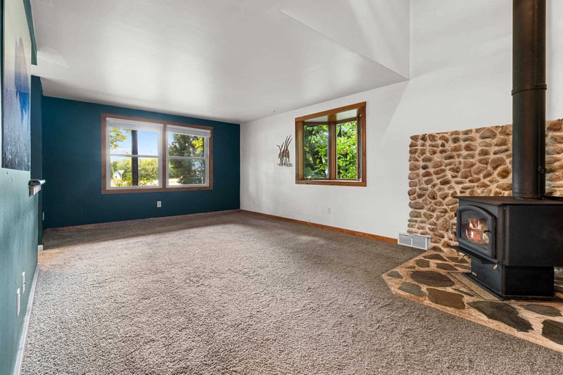 8592 Winncrest Rd, Neenah, WI 54956