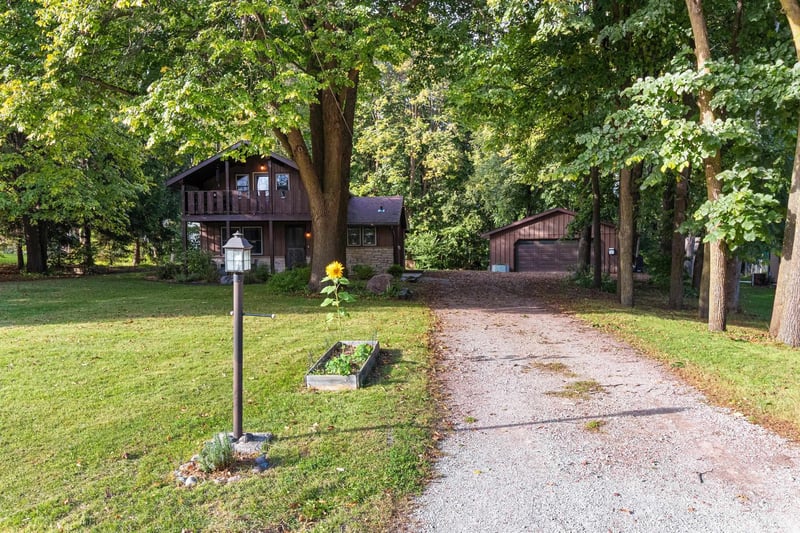 8592 Winncrest Rd, Neenah, WI 54956