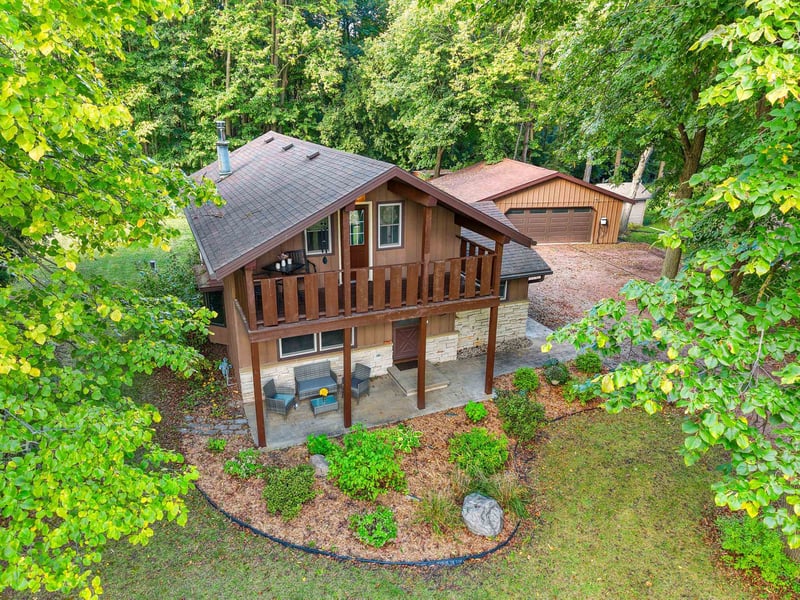 8592 Winncrest Rd, Neenah, WI 54956
