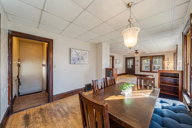 1637 Ontario St, Oshkosh, WI 54901-2860