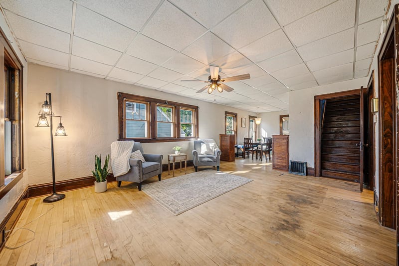 1637 Ontario St, Oshkosh, WI 54901-2860