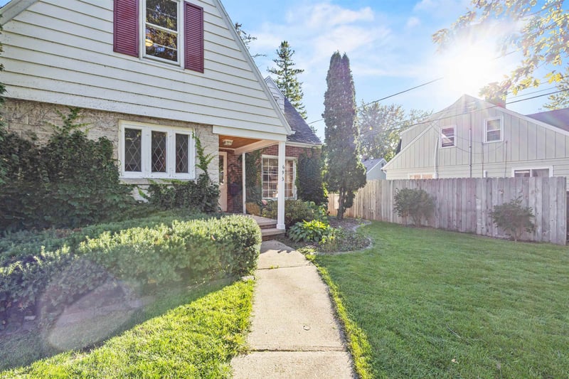 693 Congress Pl, Neenah, WI 54956-2943