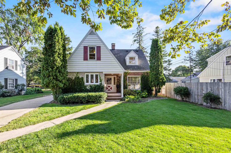 693 Congress Pl, Neenah, WI 54956-2943