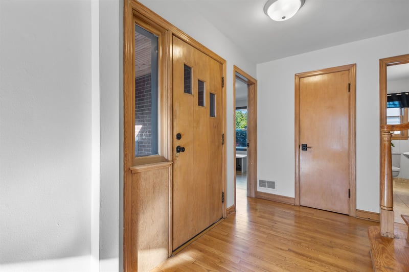 693 Congress Pl, Neenah, WI 54956-2943