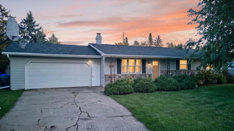 2516 N Summit St, Appleton, WI 54914
