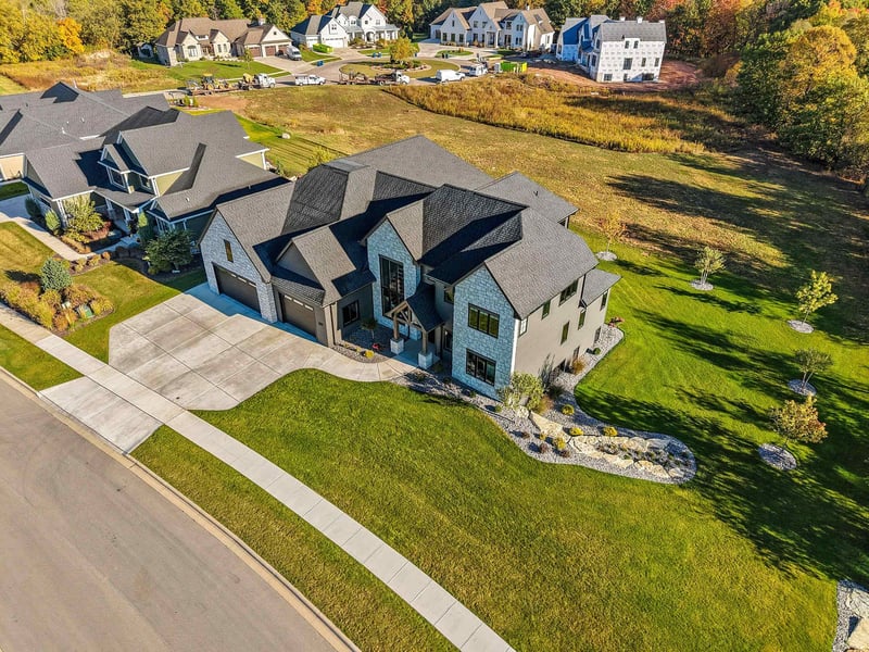 2011 Labyrinth Ln, De Pere, WI 54115