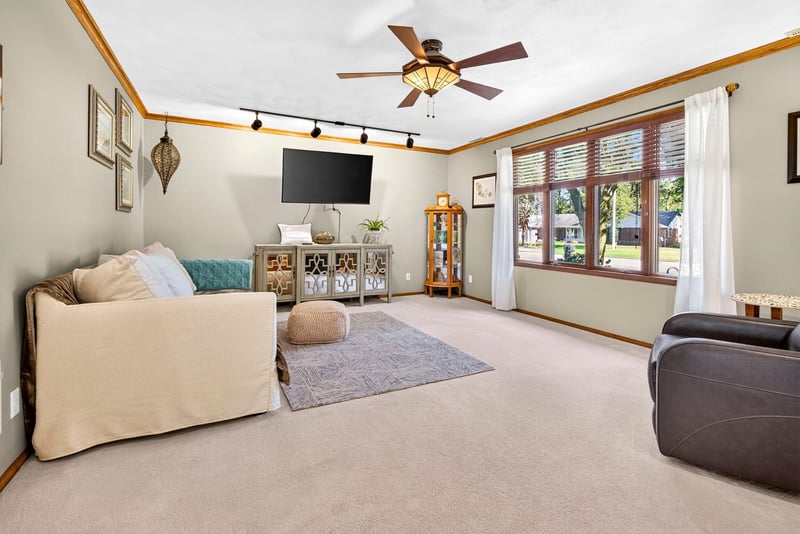 629 Woodside Dr, Seymour, WI 54165