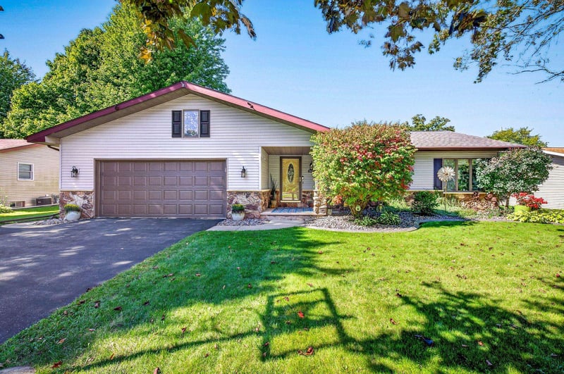 629 Woodside Dr, Seymour, WI 54165