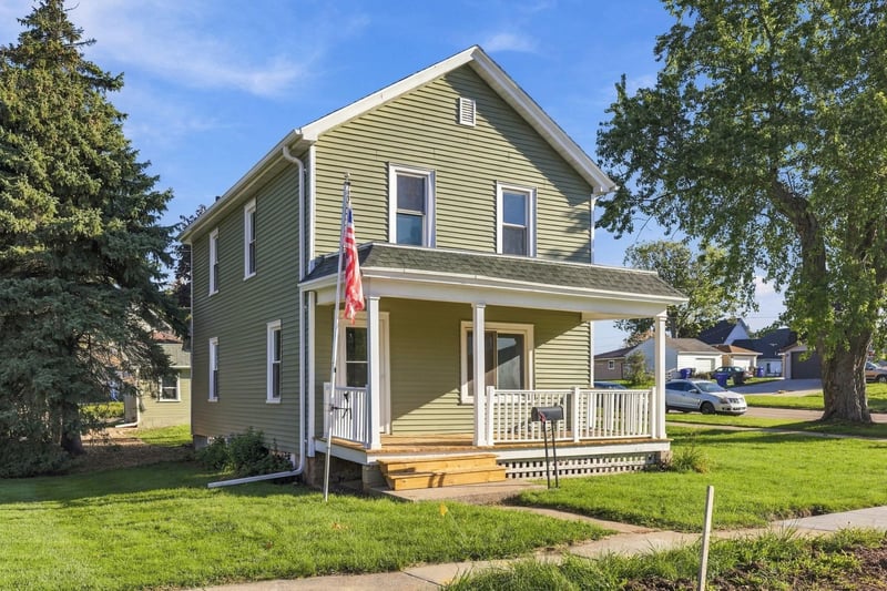202 W 9th St, Kaukauna, WI 54130