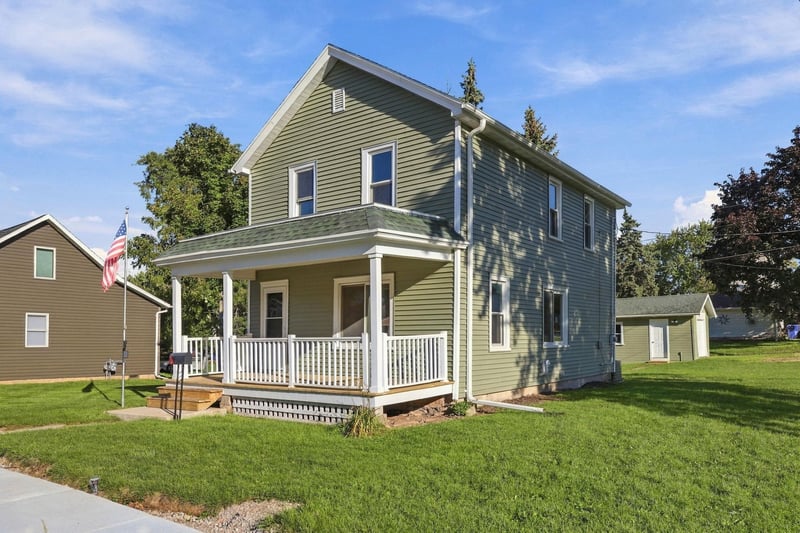202 W 9th St, Kaukauna, WI 54130