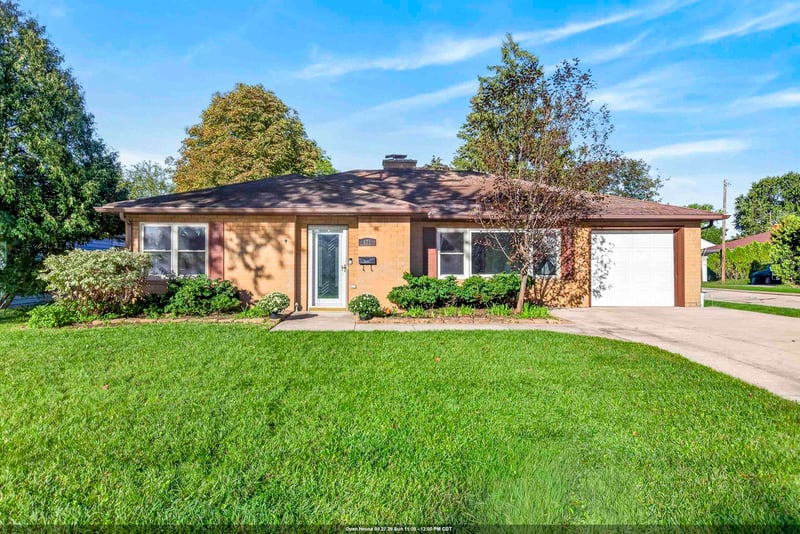 421 S Lake St, Neenah, WI 54956