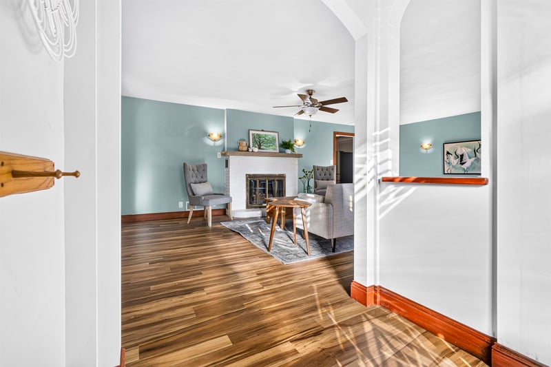 421 S Lake St, Neenah, WI 54956