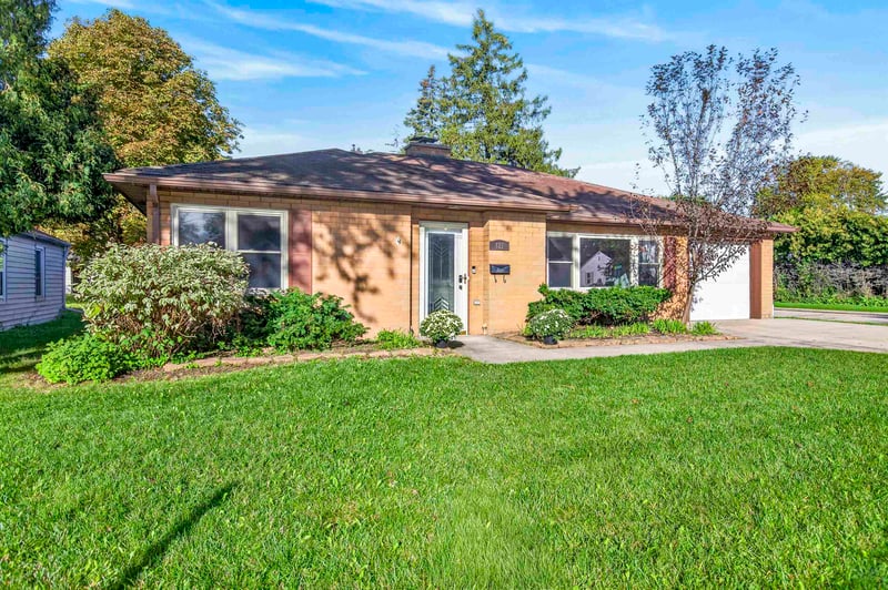 421 S Lake St, Neenah, WI 54956