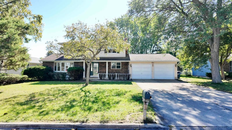 736 Green Valley Ave, Allouez, WI 54301