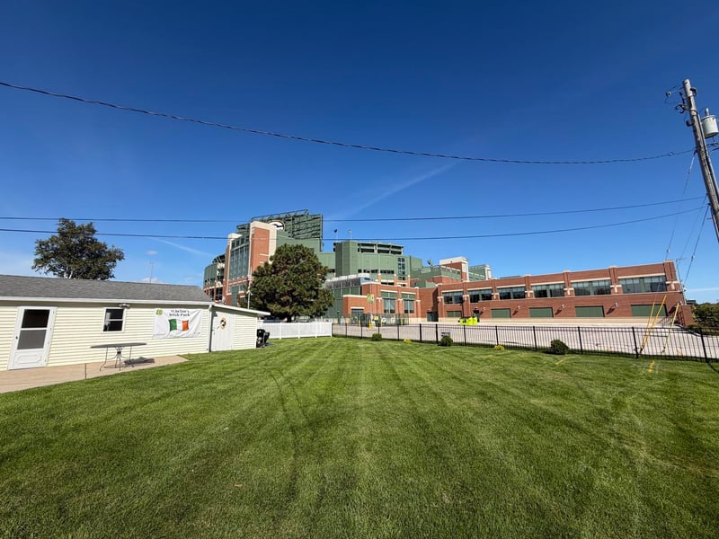 910 Stadium Dr, Green Bay, WI 54304-4449