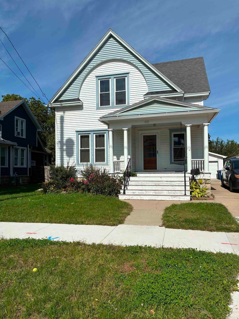 332 W 15th Ave, Oshkosh, WI 54902-5416
