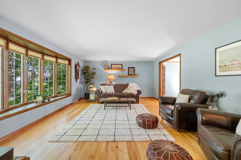 425 E Fox Run Cir, Green Bay, WI 54311