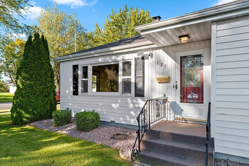 527 Parker Ave, Algoma, WI 54201