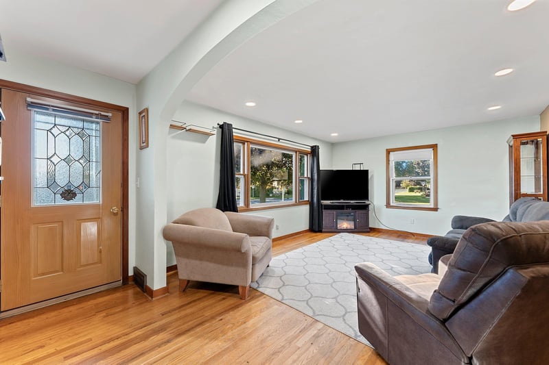 527 Parker Ave, Algoma, WI 54201
