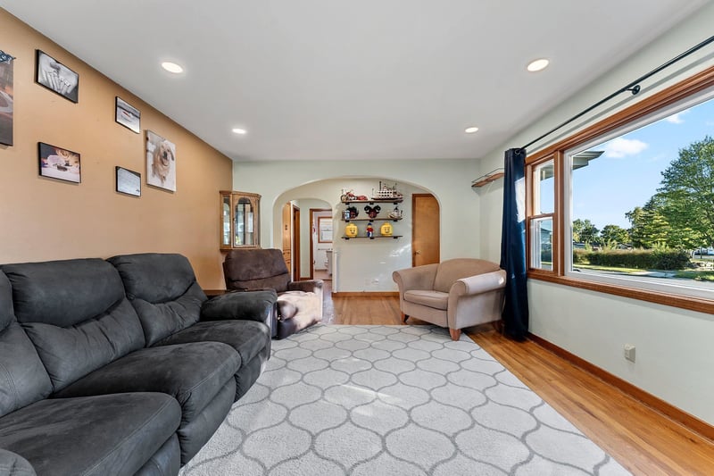 527 Parker Ave, Algoma, WI 54201