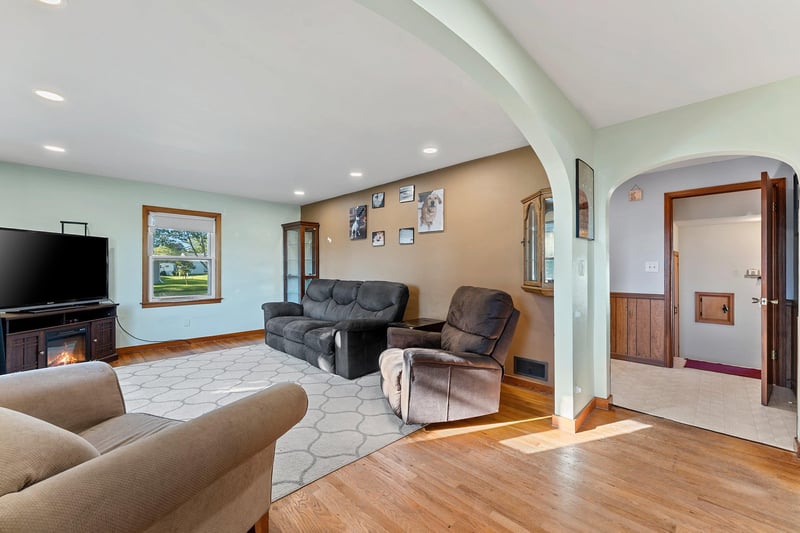 527 Parker Ave, Algoma, WI 54201