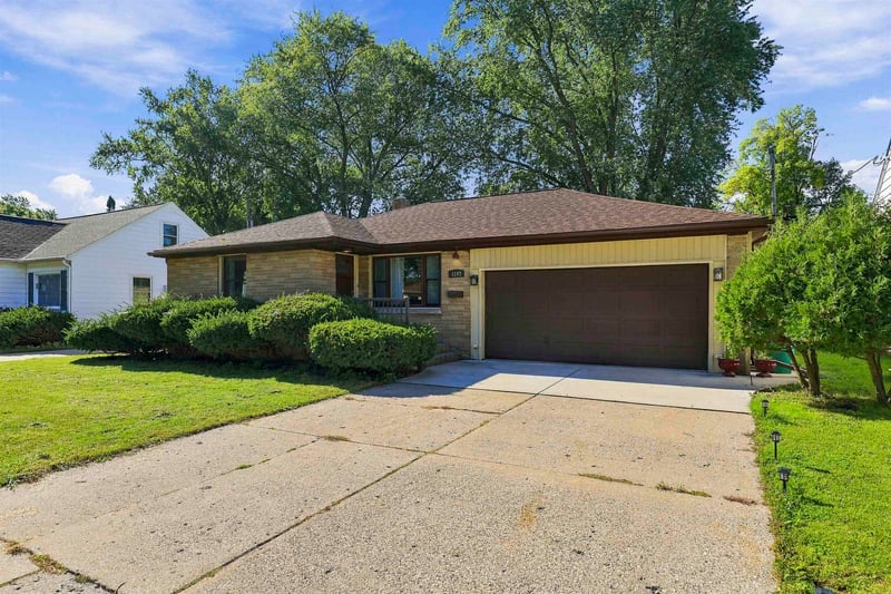 1193 Bond St, Green Bay, WI 54303-4040