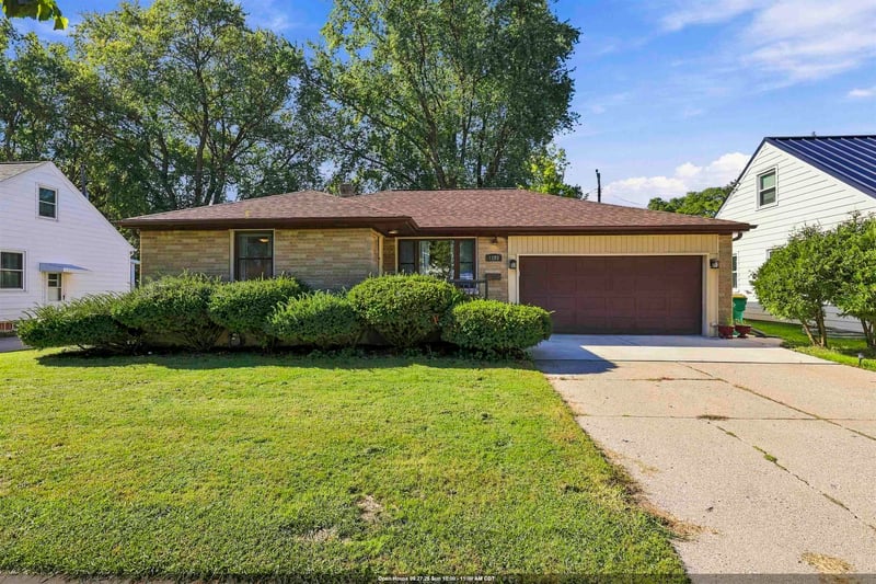 1193 Bond St, Green Bay, WI 54303-4040