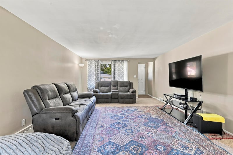 1193 Bond St, Green Bay, WI 54303-4040