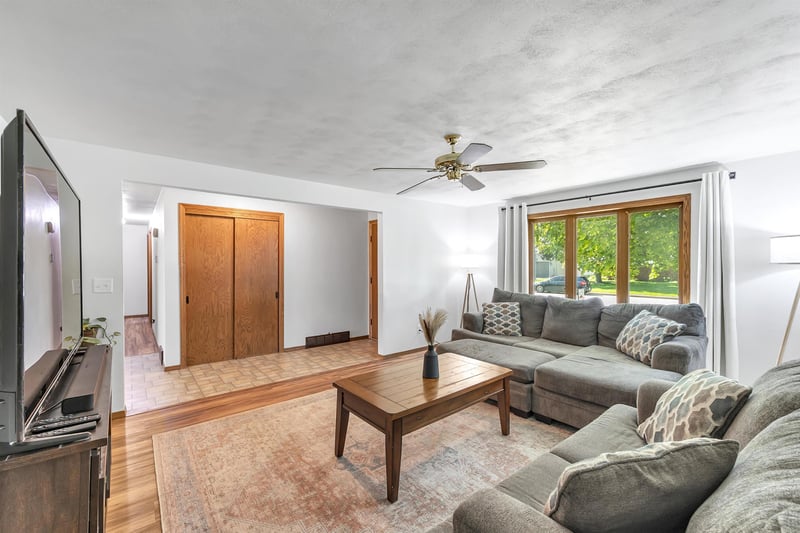 610 S Wild Rose Ln, Appleton, WI 54914