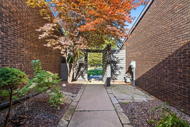 143 Webster Heights Dr, Green Bay, WI 54301