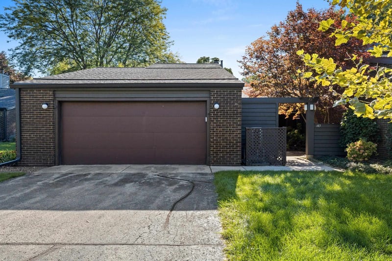 143 Webster Heights Dr, Green Bay, WI 54301