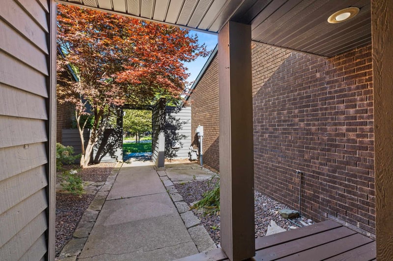 143 Webster Heights Dr, Green Bay, WI 54301