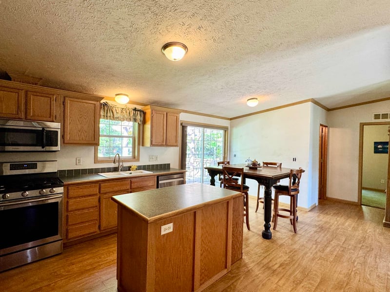 3015 Cedar Ln, Abrams, WI 54101-9999