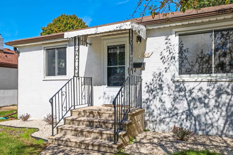 1627 Smith St, Green Bay, WI 54302
