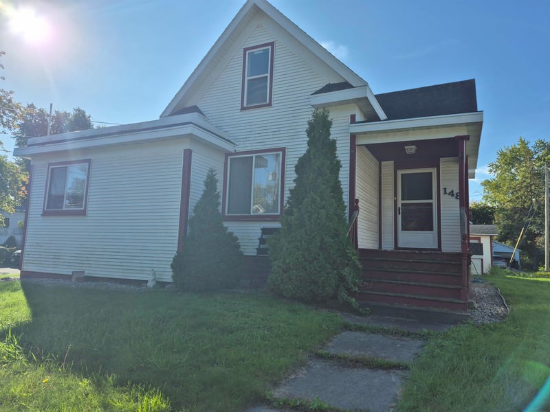 148 E Pearl St, Seymour, WI 54165
