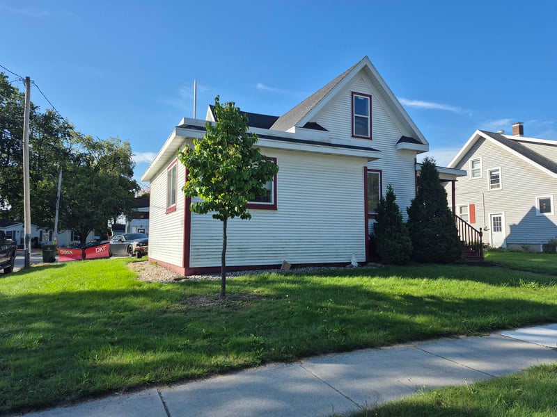 148 E Pearl St, Seymour, WI 54165