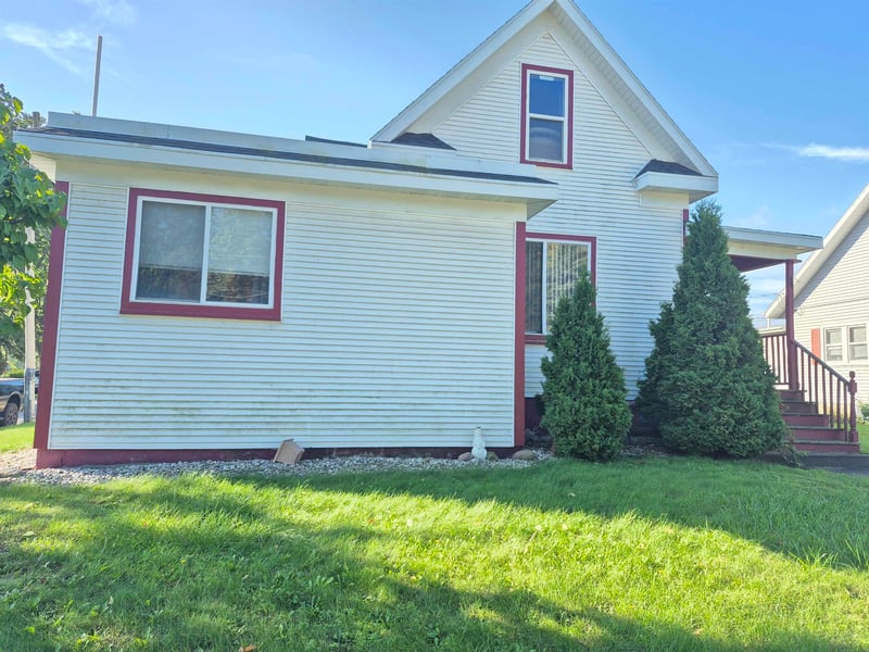 148 E Pearl St, Seymour, WI 54165