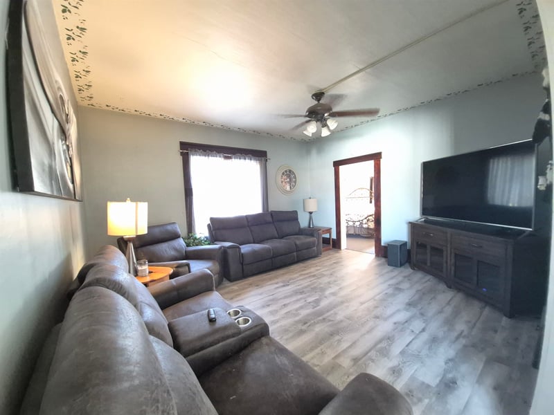 148 E Pearl St, Seymour, WI 54165
