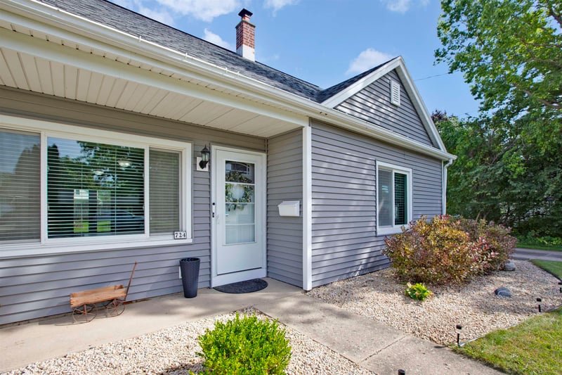 724 Mitchell St, Neenah, WI 54956