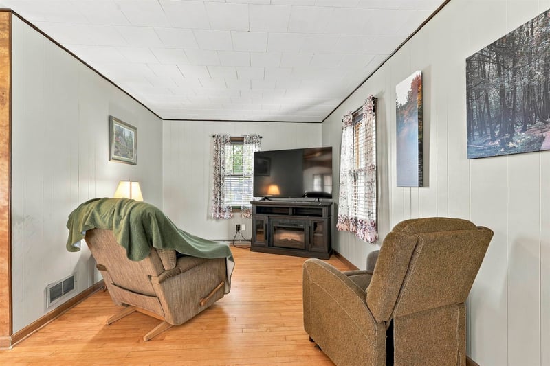 2318 Wisconsin Ave, New Holstein, WI 53061-1233