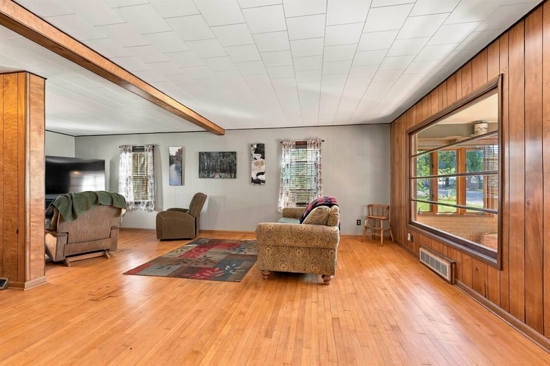 2318 Wisconsin Ave, New Holstein, WI 53061-1233