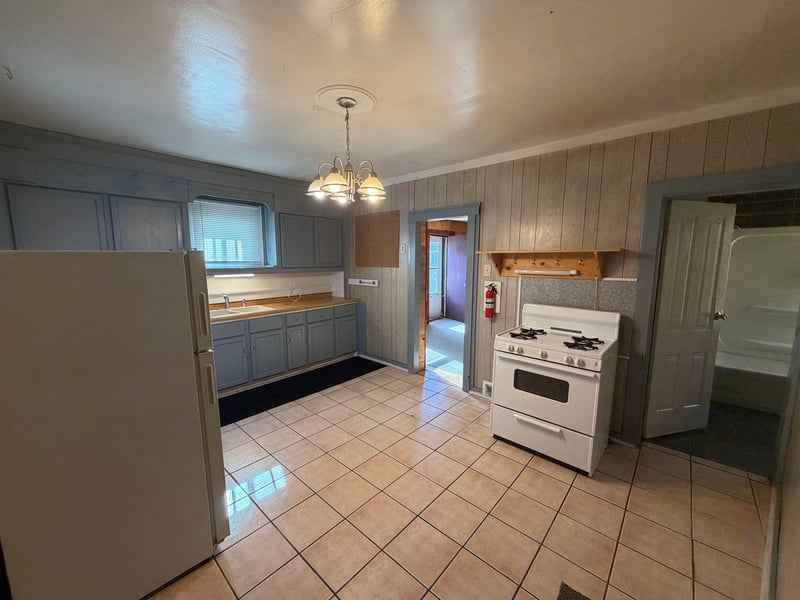 830 Elmore St, Green Bay, WI 54303