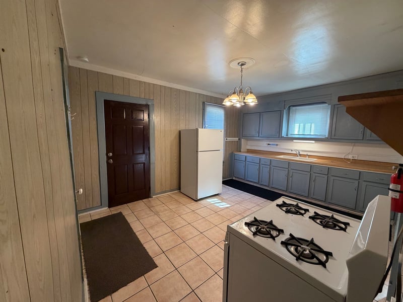 830 Elmore St, Green Bay, WI 54303