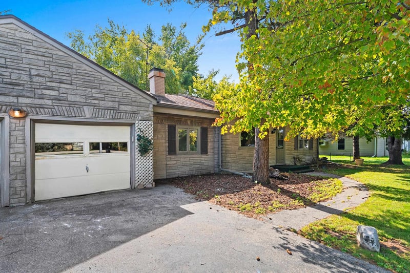 2615 W Highway Dr, Appleton, WI 54914-1537