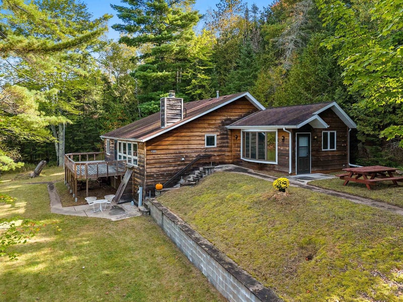15618 Upper Island Lake Ln, Mountain, WI 54149