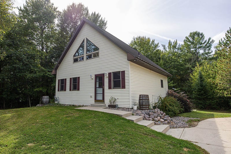 12445 Bedrock Ln, Suring, WI 54174