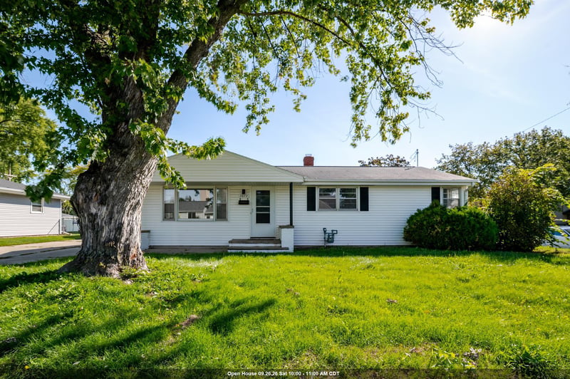 1073 Suburban Dr, De Pere, WI 54115