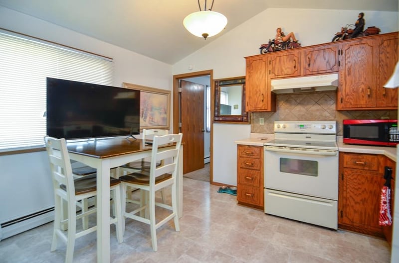 617 Victoria Ct, Green Bay, WI 54311