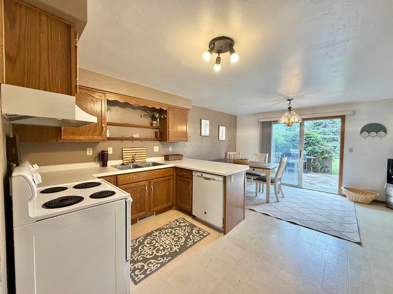 1607 Alfred Dr, Luxemburg, WI 54217